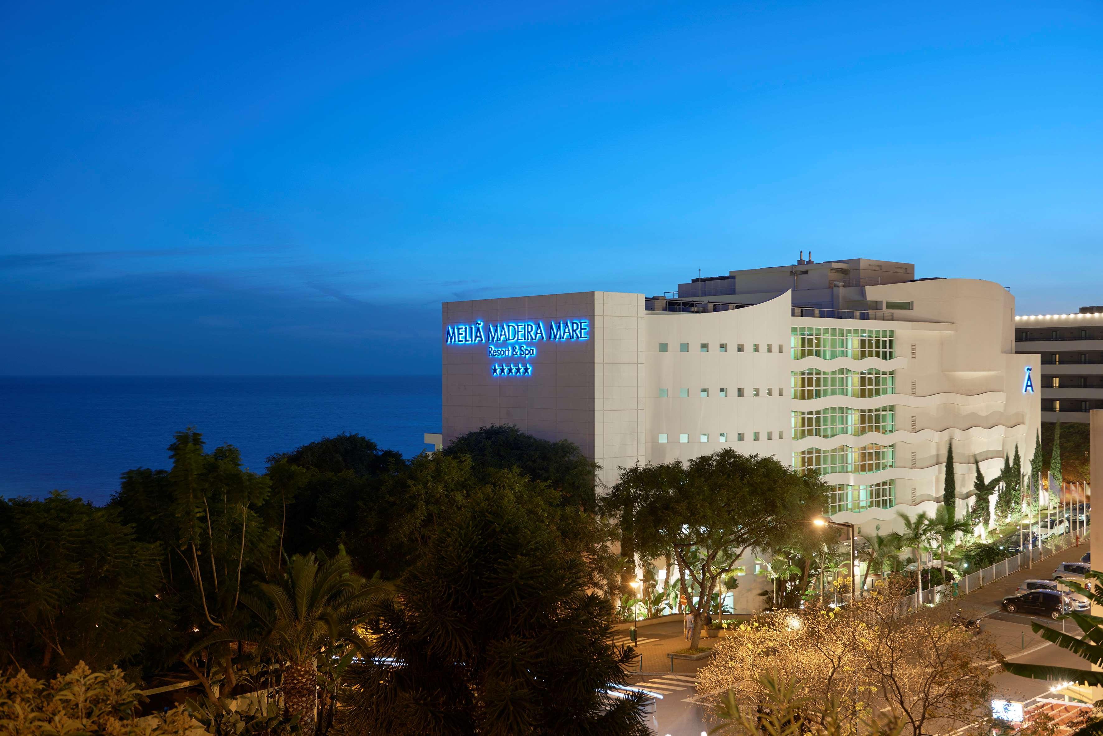 Melia Madeira Mare Hotel Funchal  Eksteriør billede The hotel at night