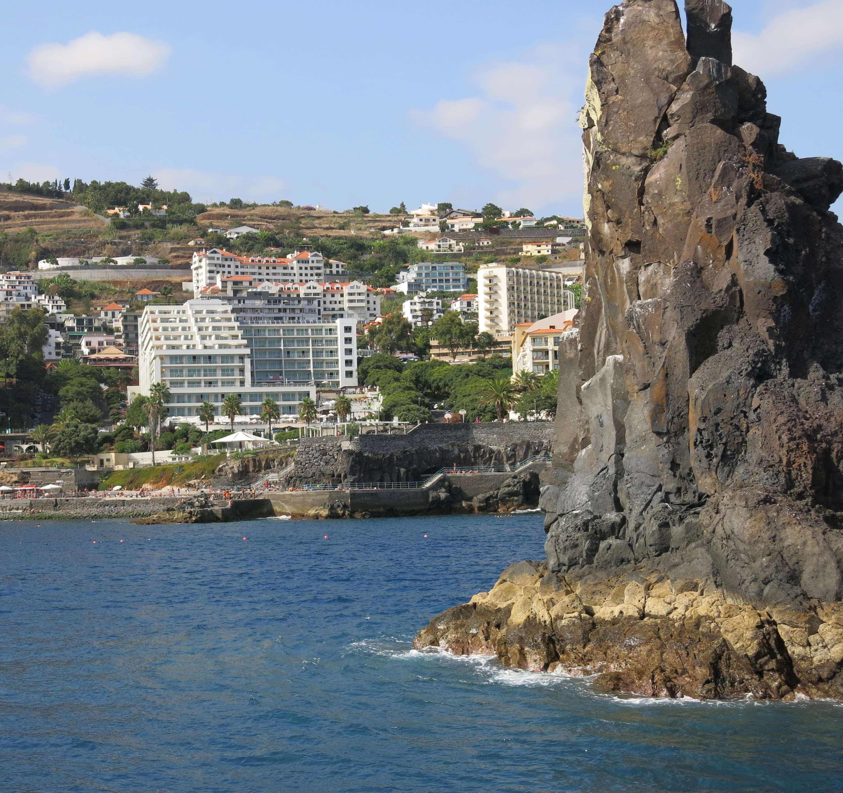Melia Madeira Mare Hotel Funchal  Eksteriør billede A view of the town of Calheta